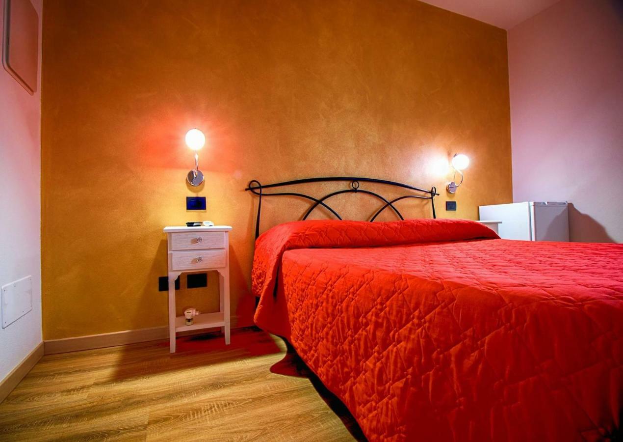 La Casa Dei Nonni Sul Garda Otel Peschiera del Garda Dış mekan fotoğraf